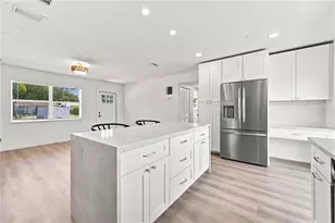 933 41st Ave NE, Saint Petersburg, FL 33703 - Photo 4