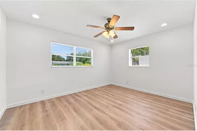 933 41st Avenue NE, Saint Petersburg, FL 33703 - Photo 18