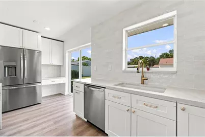 933 41st Avenue NE, Saint Petersburg, FL 33703 - Photo 6