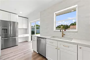 933 41st Ave NE, Saint Petersburg, FL 33703 - Photo 6