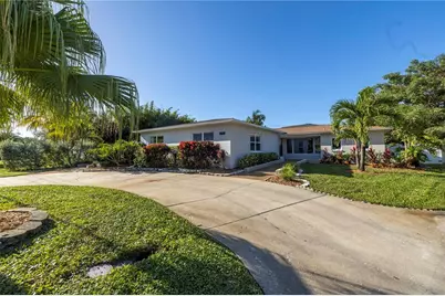 610 Cordova Boulevard NE, Saint Petersburg, FL 33704 - Photo 2