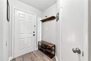 8630 Mallard Reserve Dr, Tampa, FL 33614 - Photo 4