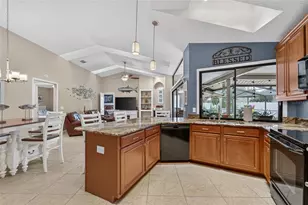 2317 Eagle Bluff Dr, Valrico, FL 33596 - Photo 4