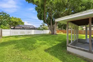 610 12th St NW, Largo, FL 33770 - Photo 4