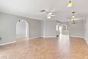 527 Wayfarer Dr, Tarpon Springs, FL 34689 - Photo 12