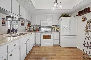38225 Boxwood Dr, Zephyrhills, FL 33542 - Photo 8
