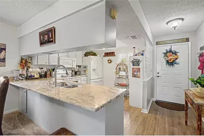 38225 Boxwood Drive, Zephyrhills, FL 33542 - Photo 12