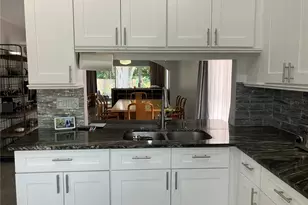 3440 Laurel Dale Dr, Tampa, FL 33618 - Photo 4