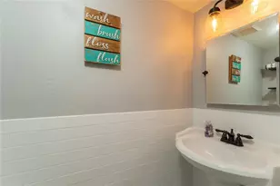2304 Fletchers Point Cir, Tampa, FL 33613 - Photo 16