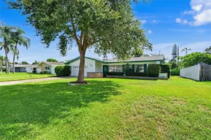981 Stephen Foster Dr, Largo, FL 33771 - Photo 2