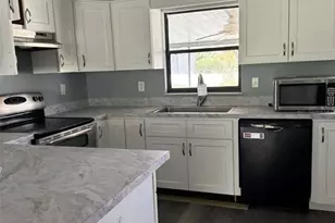 38745 Cambridge Dr, Zephyrhills, FL 33540 - Photo 4