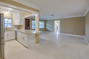 9046 3rd St N, Saint Petersburg, FL 33702 - Photo 20