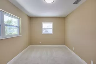 9046 3rd St N, Saint Petersburg, FL 33702 - Photo 30