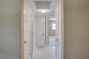 9046 3rd St N, Saint Petersburg, FL 33702 - Photo 28