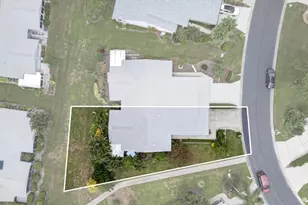 5988 Bonaventure Pl, Sarasota, FL 34243 - Photo 2