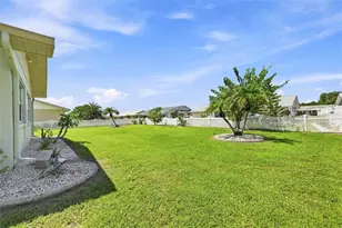 1804 Fort Duquesna Dr, Sun City Center, FL 33573 - Photo 2