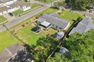 518 W 129th Ave, Tampa, FL 33612 - Photo 4