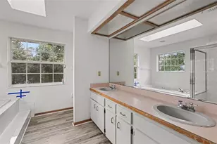 10703 Gallop Pl, Tampa, FL 33626 - Photo 12