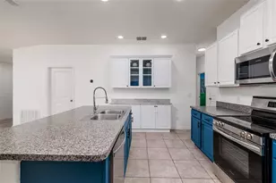 36077 Stable Wilk Ave, Zephyrhills, FL 33541 - Photo 14