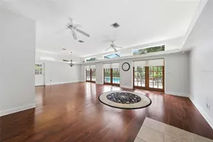 1216 S Pine Lake Dr, Tampa, FL 33612 - Photo 10