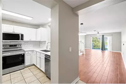 10840 Lake Saint Charles Boulevard, Riverview, FL 33578 - Photo 6