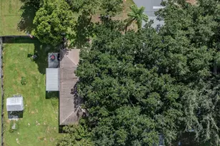 4250 Sunny View Dr, Lakeland, FL 33813 - Photo 4