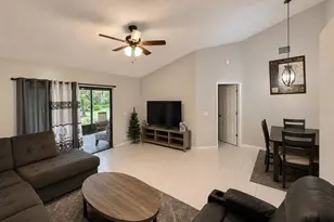 33 Peachtree Pl, Boynton Beach, FL 33436 - Photo 10