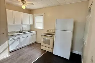 634 14th St N, Saint Petersburg, FL 33705 - Photo 2