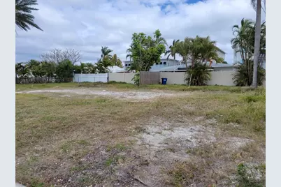 235 145th Avenue E, Madeira Beach, FL 33708 - Photo 2