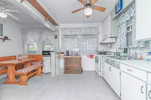 1323 18th St W, Bradenton, FL 34205 - Photo 8