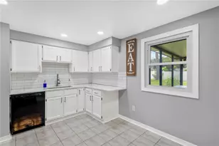 819 Jacaranda Dr, Oldsmar, FL 34677 - Photo 10