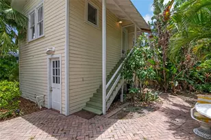 126 8th Ave NE, Saint Petersburg, FL 33701 - Photo 2