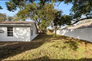 14915 Gentilly Pl, Tampa, FL 33624 - Photo 12