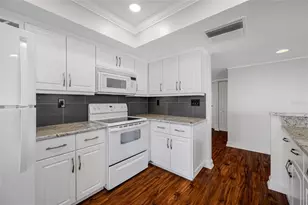 7600 Bayshore Dr, Treasure Island, FL 33706 - Photo 18