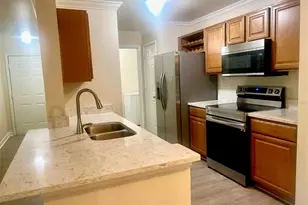 18335 Bridle Club Dr, Tampa, FL 33647 - Photo 2