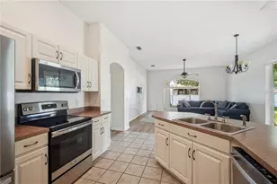 5912 Bramble Bush Ct, Zephyrhills, FL 33541 - Photo 20