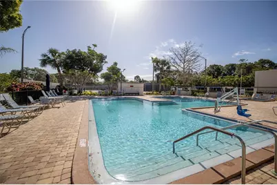5725 80th Street N #106, Saint Petersburg, FL 33709 - Photo 32