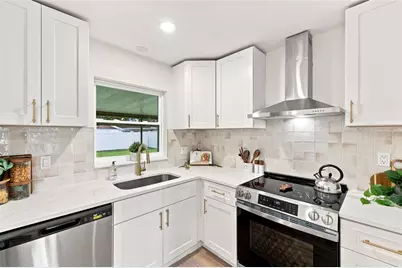 6041 15th Street N, Saint Petersburg, FL 33703 - Photo 8