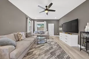 1821 27th St S, Saint Petersburg, FL 33712 - Photo 12