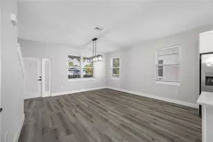 6910 Dartmouth Ave N, Saint Petersburg, FL 33710 - Photo 6