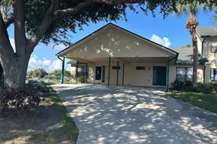 608 Yardarm Dr, Apollo Beach, FL 33572 - Photo 2