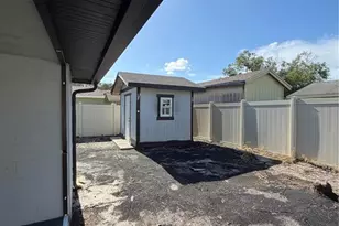 10205 Bellhurst Ct, Tampa, FL 33615 - Photo 16