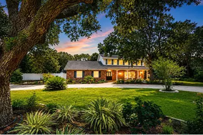 901 Woodview Drive, Brandon, FL 33511 - Photo 2