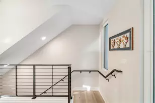 372 6th St S, Saint Petersburg, FL 33701 - Photo 4