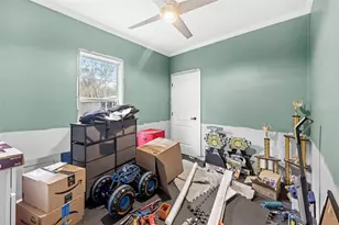 4045 Loury Dr, Wesley Chapel, FL 33543 - Photo 32