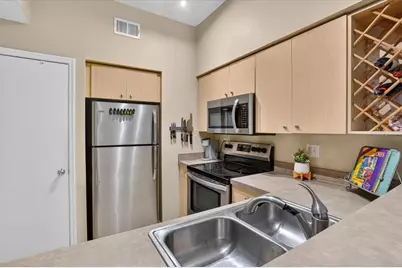 100 4th Avenue S #310, Saint Petersburg, FL 33701 - Photo 8