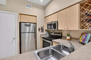 100 4th Ave S, Saint Petersburg, FL 33701 - Photo 8