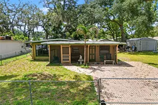 133 E 145th Ave, Tampa, FL 33613 - Photo 2