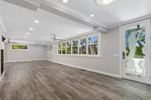 904 Bayshore Dr, Tarpon Springs, FL 34689 - Photo 4