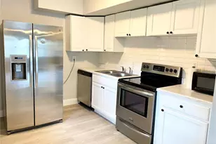 2343 8th St S, Saint Petersburg, FL 33705 - Photo 2